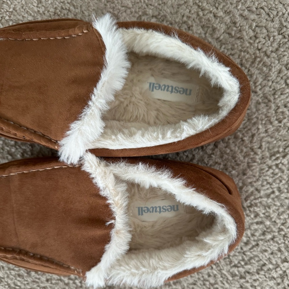 NESTWELL Slippers - Picture 2 of 3